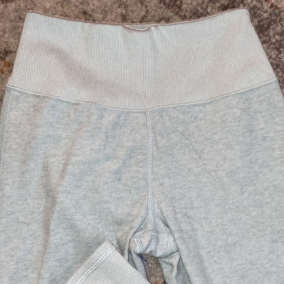 Alo Yoga leggings - Picture 2 of 6